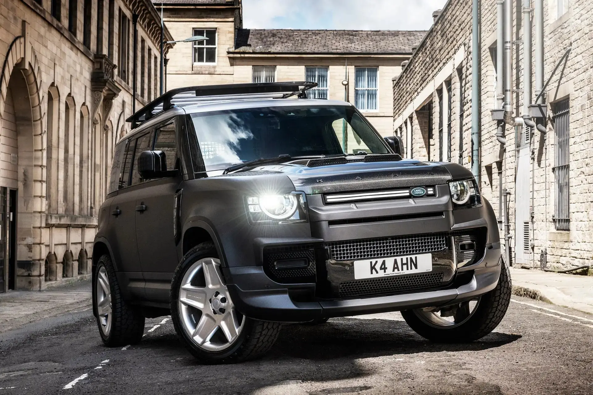 Grille with LED Lightbar for Land Rover Defender (2020 Onwards) - Image 14