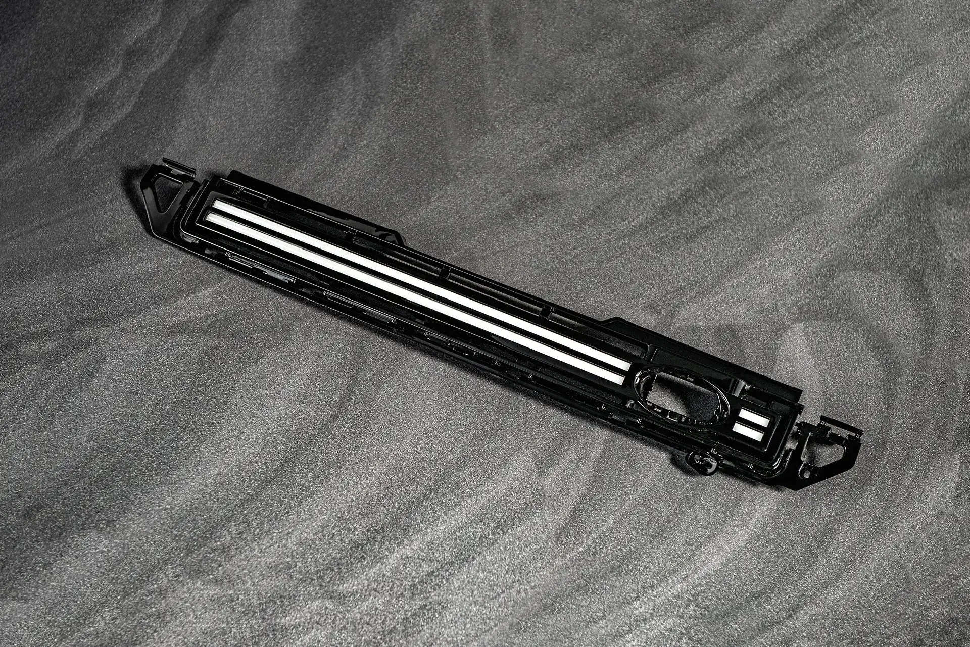 Grille with LED Lightbar for Land Rover Defender (2020 Onwards) - Image 5