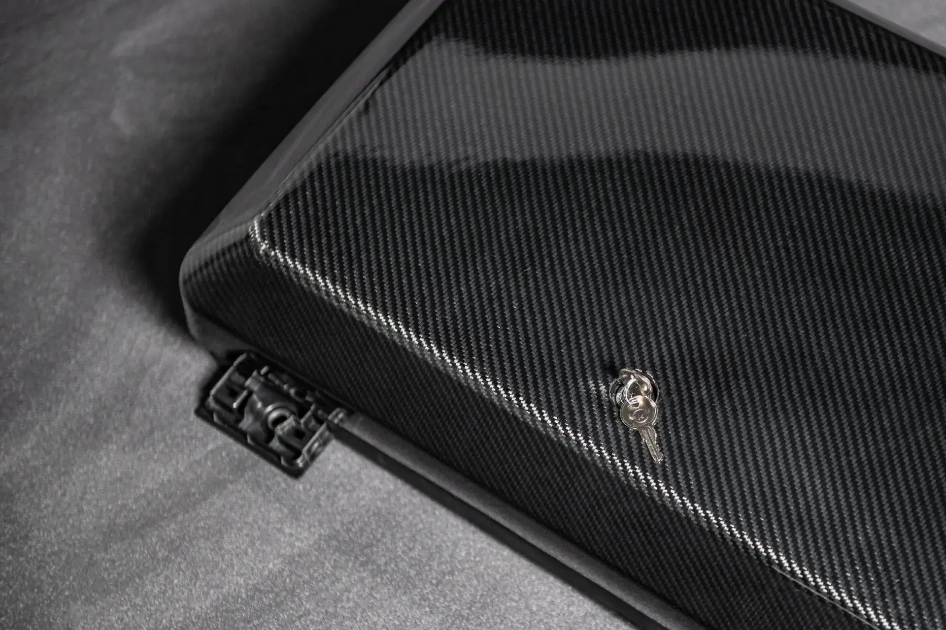 Side-mounted Exposed Carbon Storage Box for Land Rover Defender (2020 Onwards) - Image 3