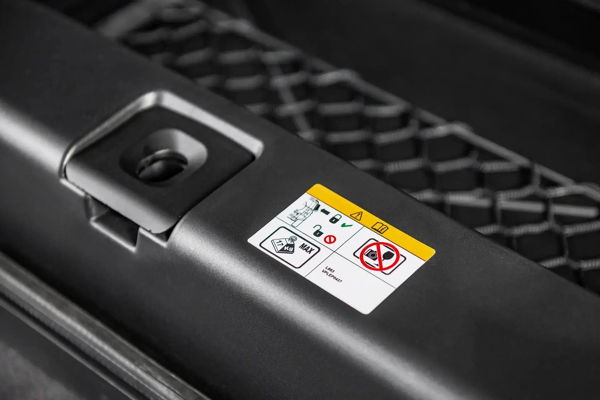 Side-mounted Exposed Carbon Storage Box for Land Rover Defender (2020 Onwards) - Image 7