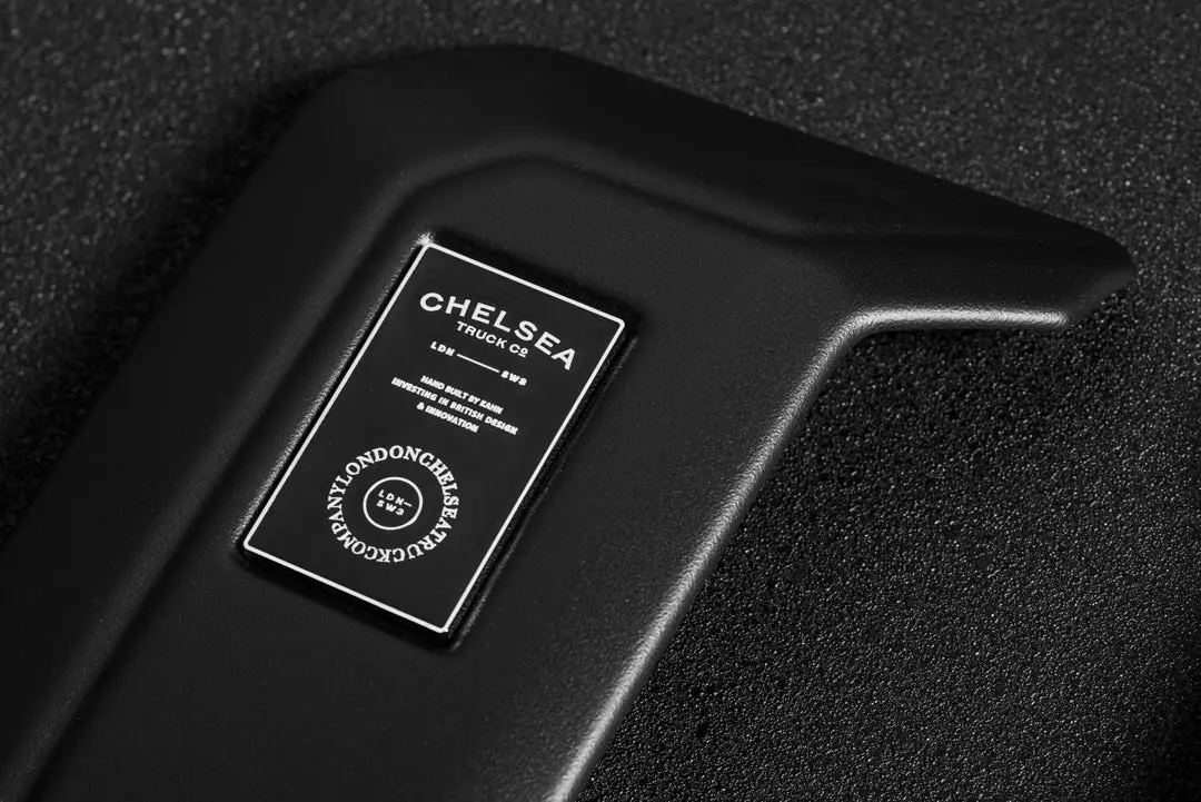 Side Vents and CTC badges for Land Rover Defender (2020 Onwards) - Image 19