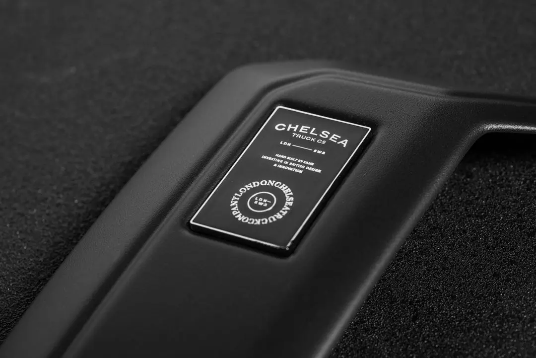 Side Vents and CTC badges for Land Rover Defender (2020 Onwards) - Image 3