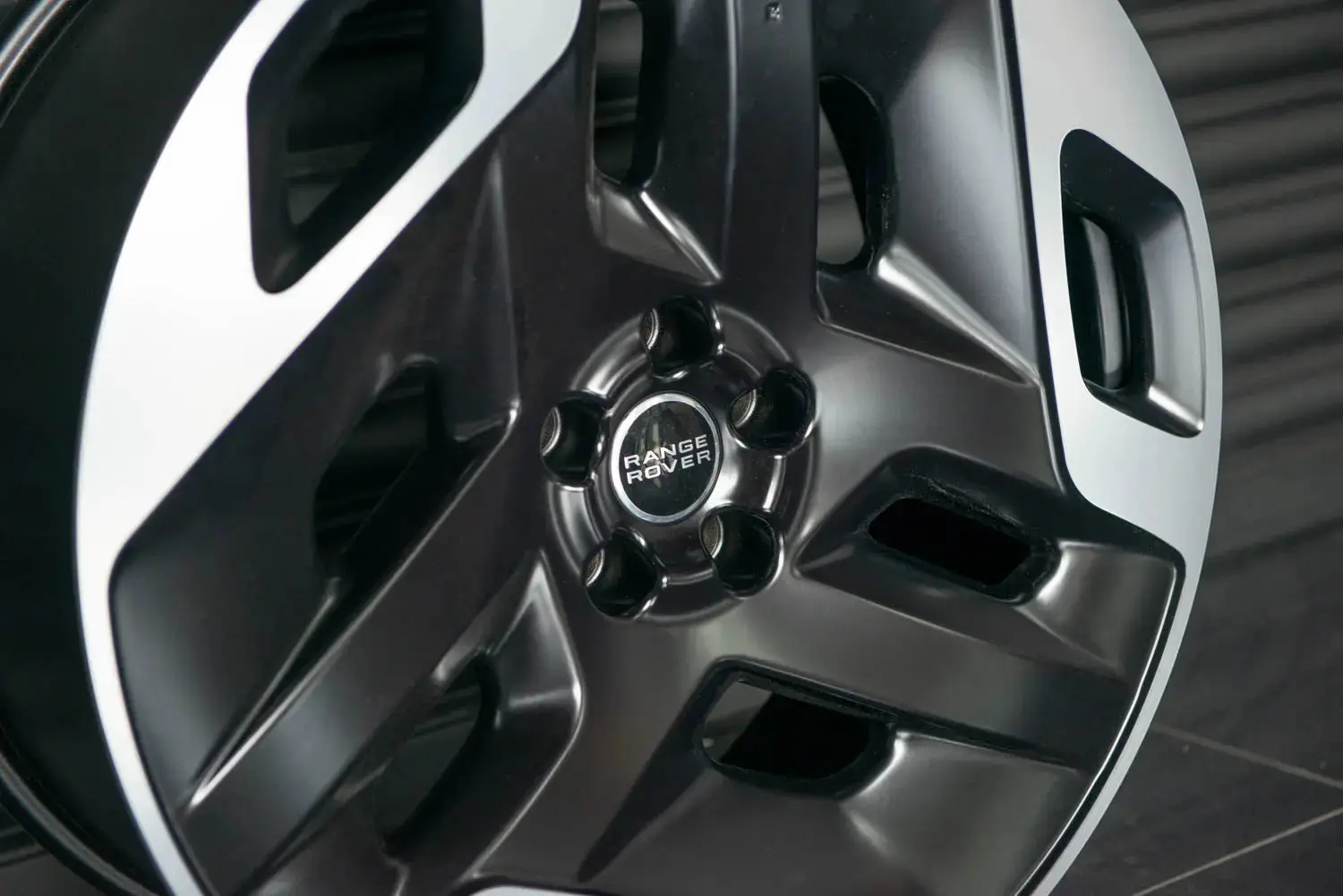 Land Rover Defender (2020 Onwards) Forged Alloy Wheels - Type 33 - Image 5