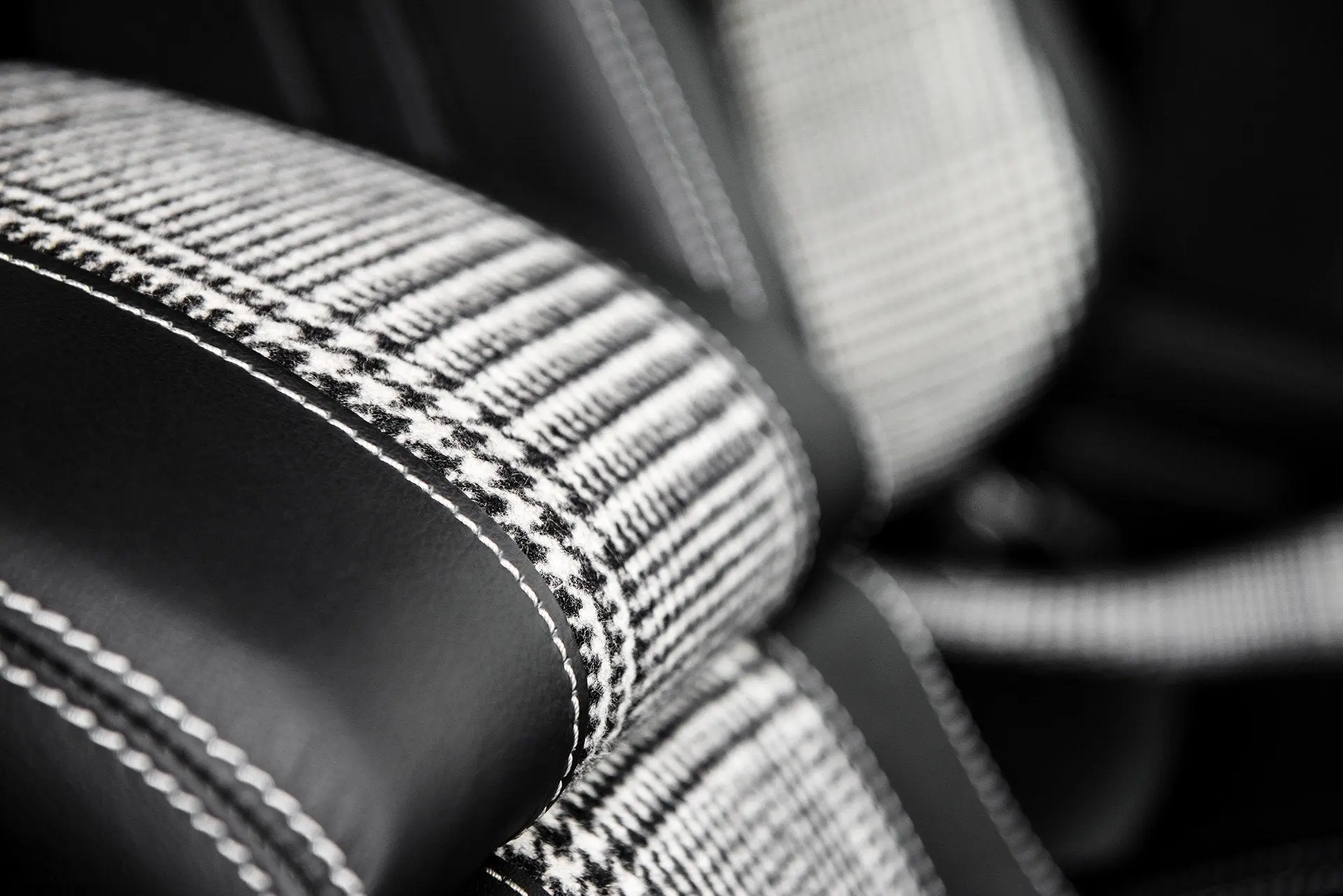 Land Rover Defender 90 Houndstooth Pattern Sport Leather Interior - Image 4