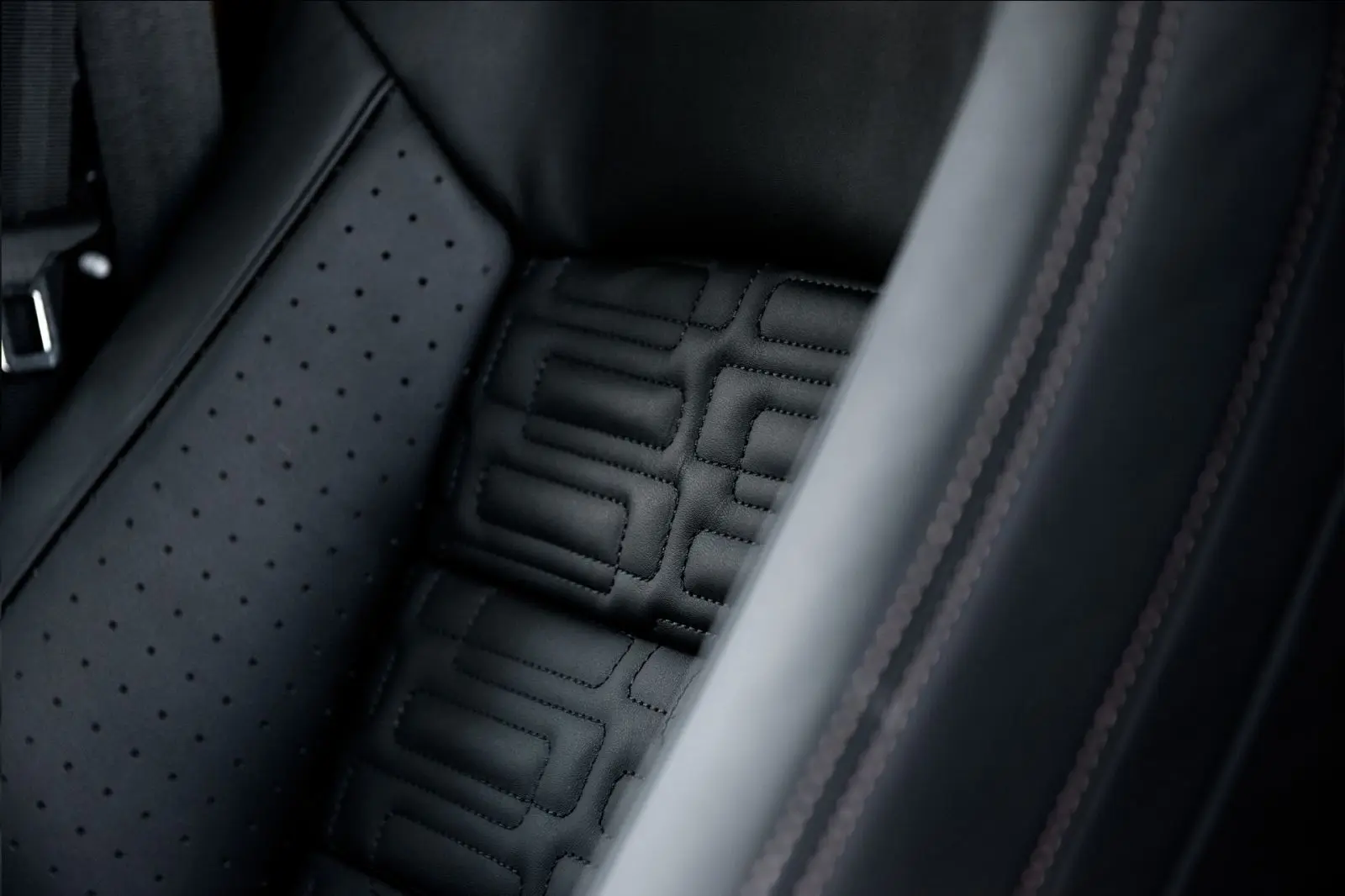 Land Rover Defender 90 Interlock Pattern Leather Interior - Image 8
