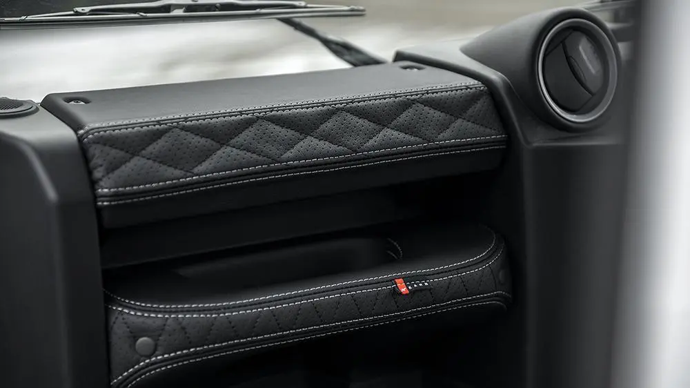 LAND ROVER DEFENDER 90 PICKUP COMFORT INTERIOR - 2 SEATS - Image 3