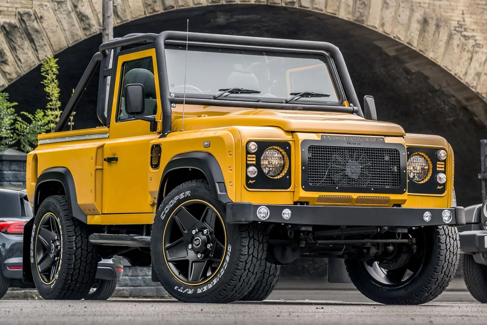 Land Rover Defender (1991–2016) 'Chelsea' Front Grille with Stainless Steel Mesh - Image 2