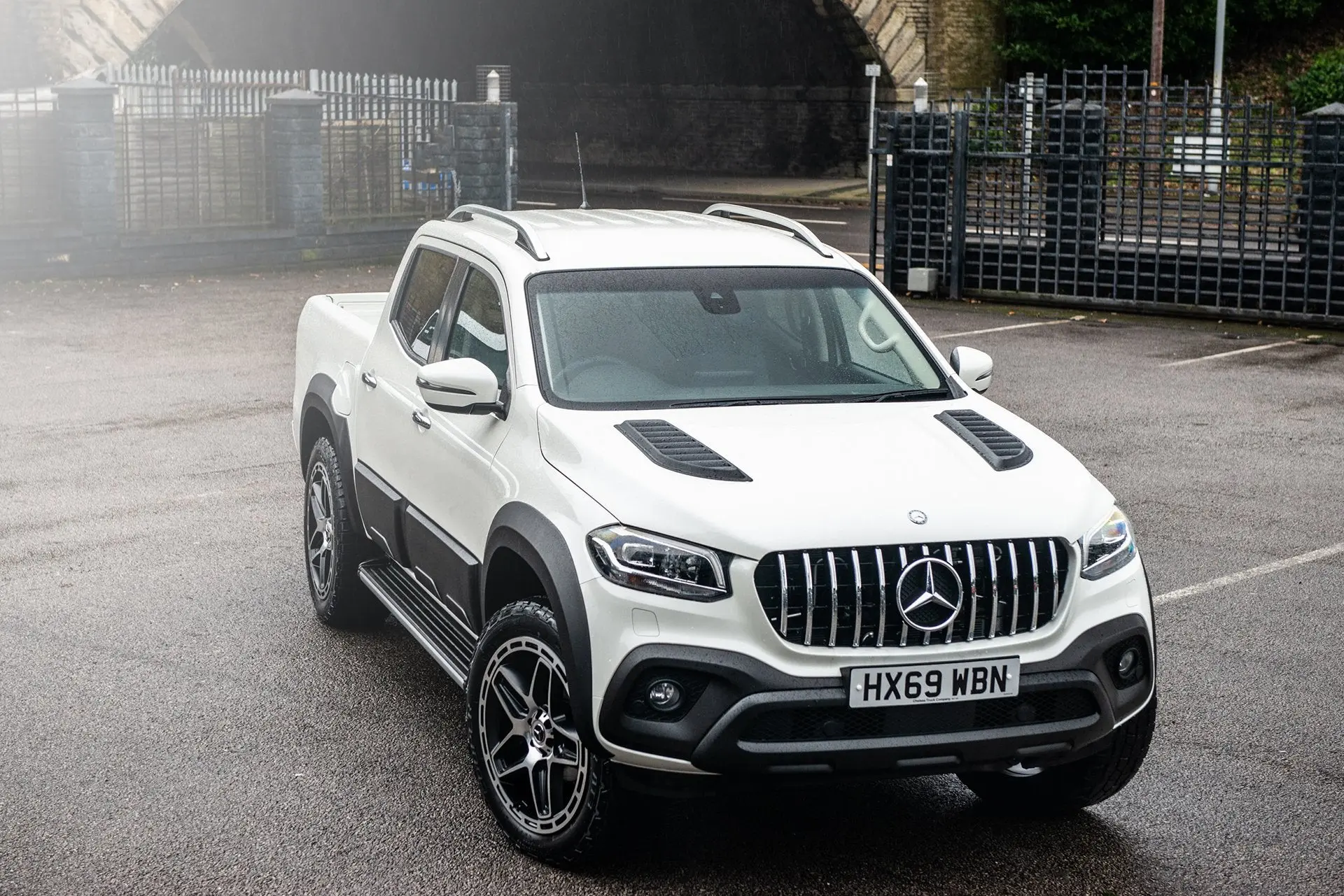 MERCEDES X-CLASS (2019 Onwards) BODYGUARD BONNET VENTS - Image 4