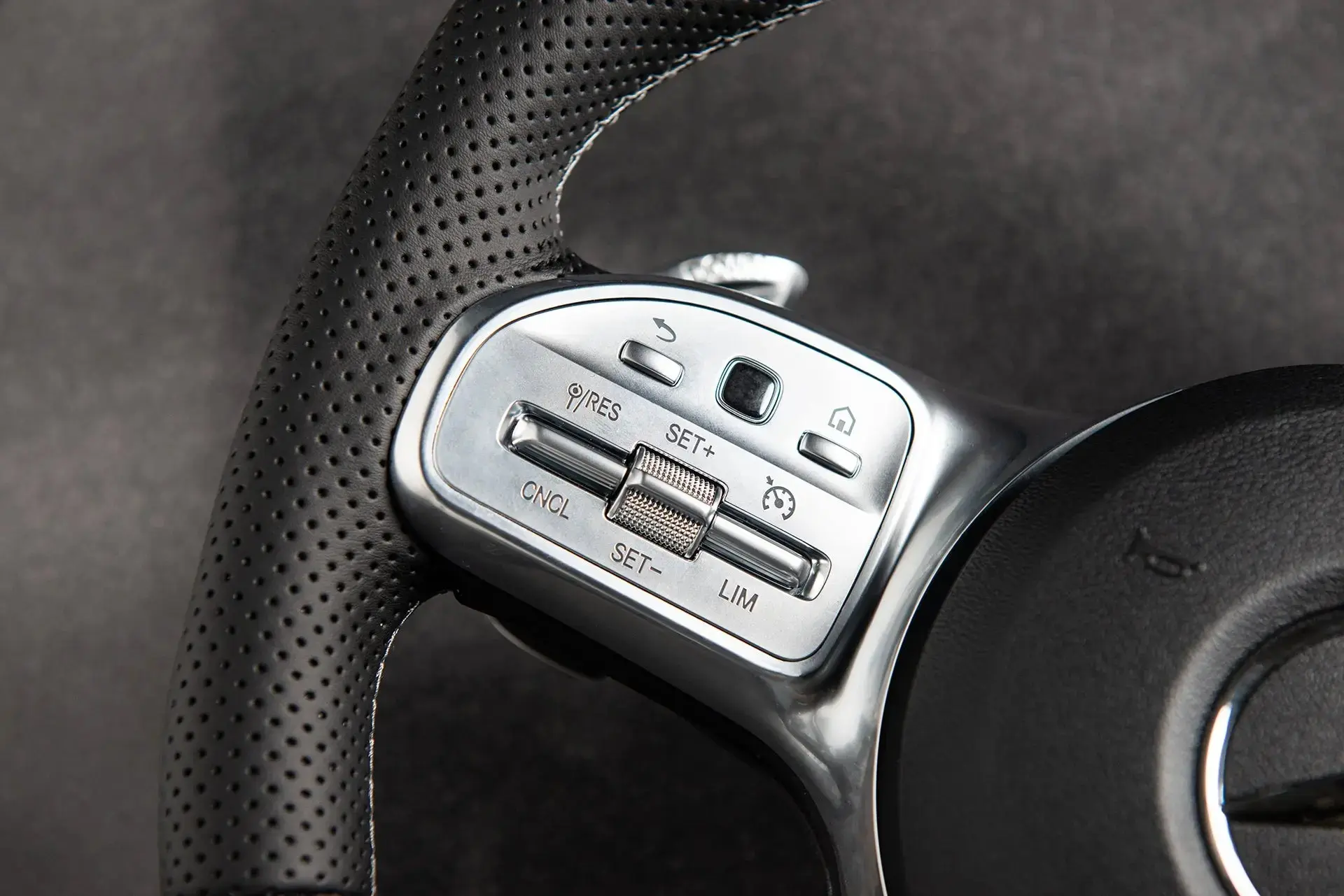 MERCEDES G-WAGON (2018 Onwards) G63 AMG CARBON STEERING WHEEL - Image 3