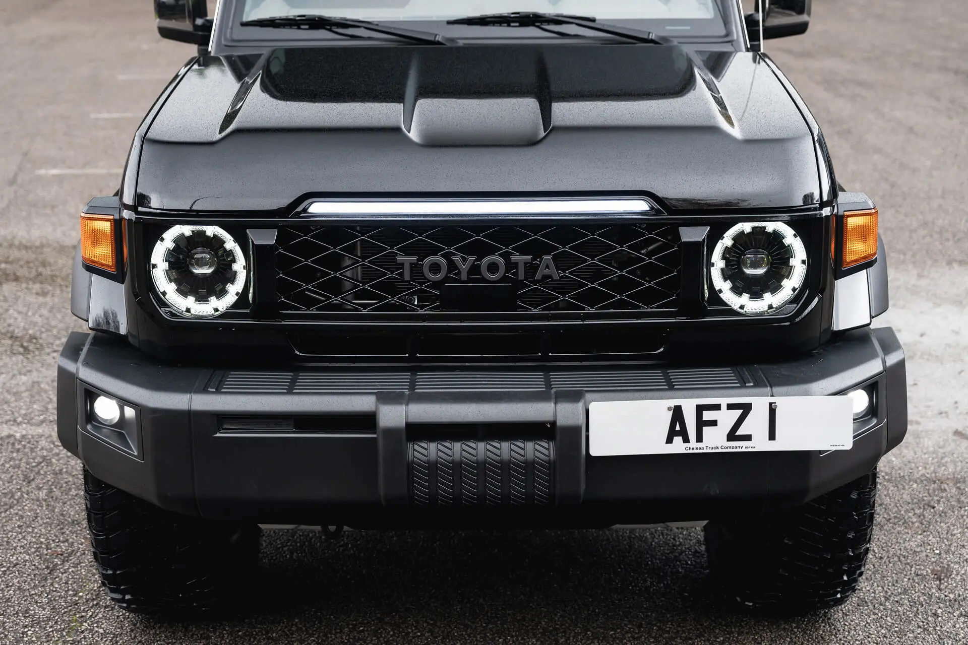 Front Grille with LED Lightbar for Toyota Land Cruiser 70 (2023 Onwards) - Image 4
