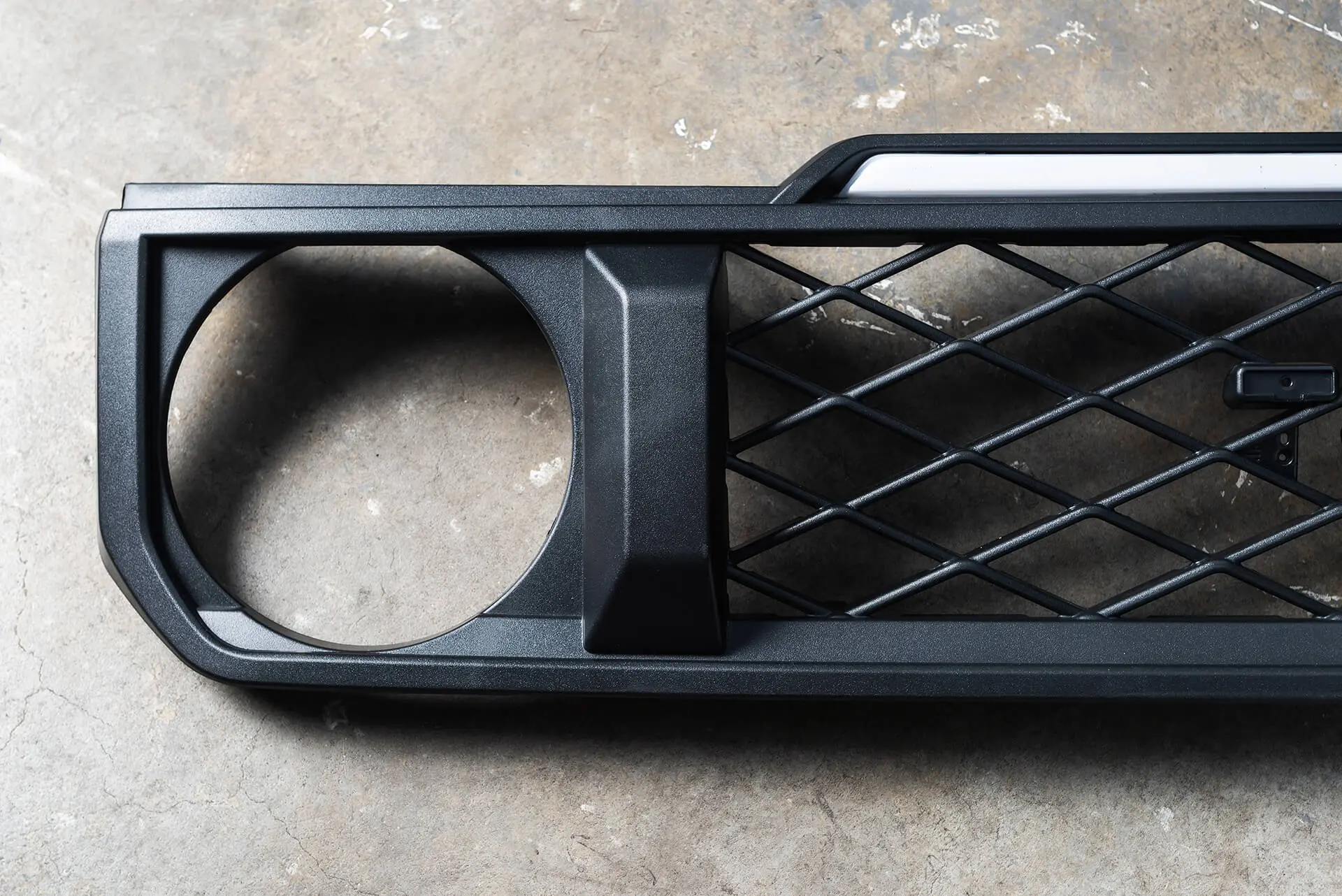 Front Grille with LED Lightbar for Toyota Land Cruiser 70 (2023 Onwards) - Image 8